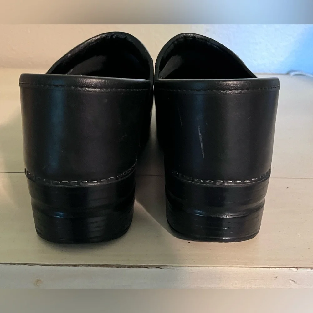 Dansko Women’s Clogs Black - Picture 4 of 6